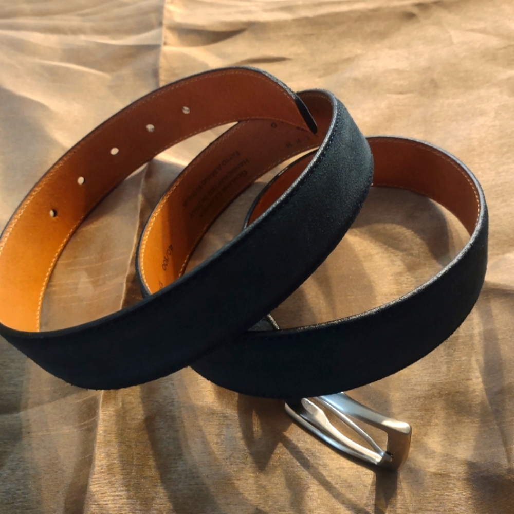 Joseph Abboud navy suede men's belt. Size 40. New with tags.